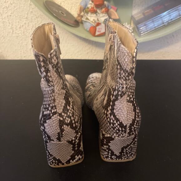 Chinese Laundry Animal Print side zip booties size 8. - Picture 4 of 8